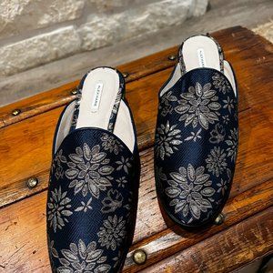 BRAND NEW ALEX MARIE BLUE FLORAL MULES SIZE 10